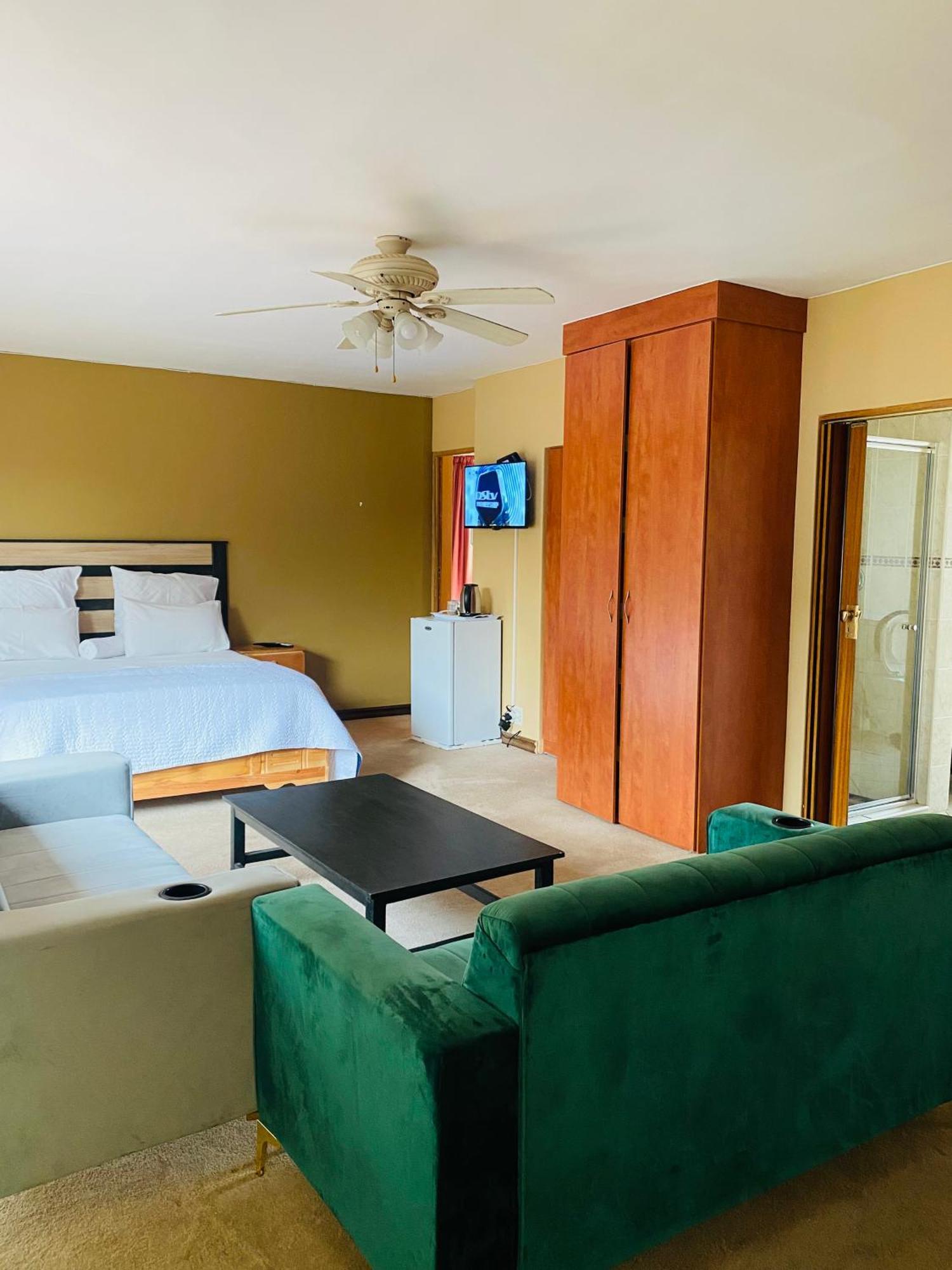 C And C Guest House/ Bed And Breakfast 프레토리아 외부 사진