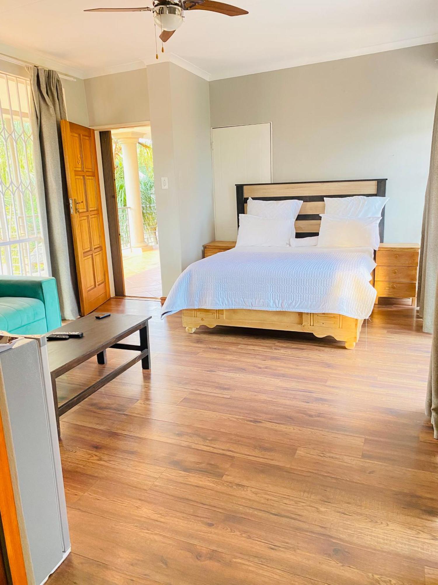 C And C Guest House/ Bed And Breakfast 프레토리아 외부 사진